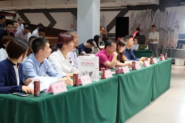 /></p><p>金雞湖端午龍舟賽作為一項(xiàng)親民、聚民、樂(lè)民的群眾體育活動(dòng)，自2010年以來(lái)已連辦7年，已成為蘇州工業(yè)園區(qū)和蘇州市最具有代表性的節(jié)慶品牌之一。</p><p style=
